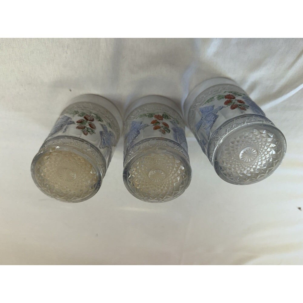 Early 1900 Indiana Glass Co. Bird And Strawberry Antique Cups - Picture 7 of 8